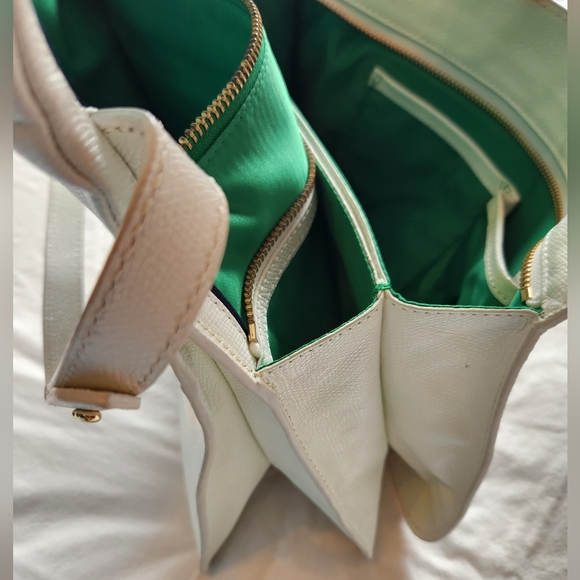 ⛵️Vintage Juicy Couture - White Leather Shoulder Bag w/ Gold Sail Boat Accent - Picture 17 of 17